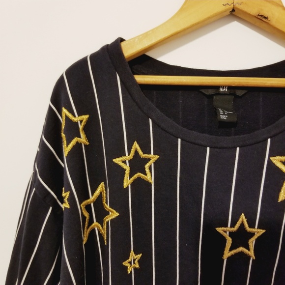 H&M Sweaters - H&M gold star embroidered sweater size large